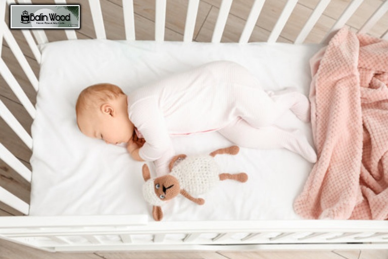 گهواره چوبی محکم و ایمن