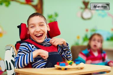 نشانه‌های اختلال طیف اوتیسم در کودک و زمان شروع آن